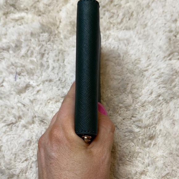 Tory Burch Emerald Stone Emerson Coin Case and Gold Zip Wallet - Picture 6 of 9